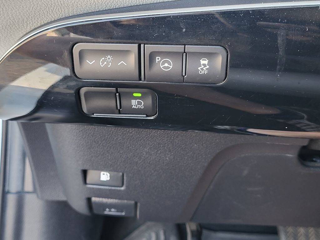 Used 2019 Toyota Prius XLE AWD/4WD image 21