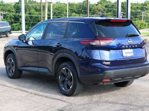 Used 2025 Nissan Rogue SV AWD/4WD image 3