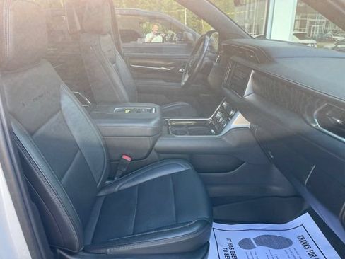 Used 2021 GMC Yukon Denali w/ Denali Ultimate Package AWD/4WD image 8