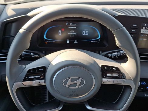 Certified 2025 Hyundai Elantra Sport image 18