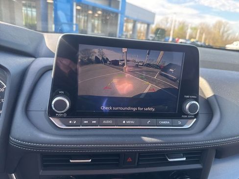 Used 2025 Nissan Rogue SV image 25