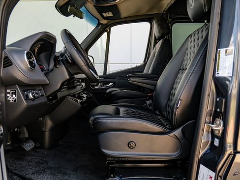 Used 2023 Mercedes-Benz Sprinter 2500 image 31