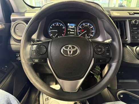 Used 2017 Toyota RAV4 LE FWD image 9