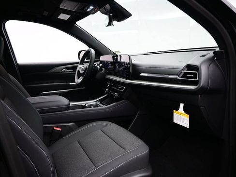 New 2026 Chevrolet Traverse LT w/ Sun and Wheel Package FWD image 9