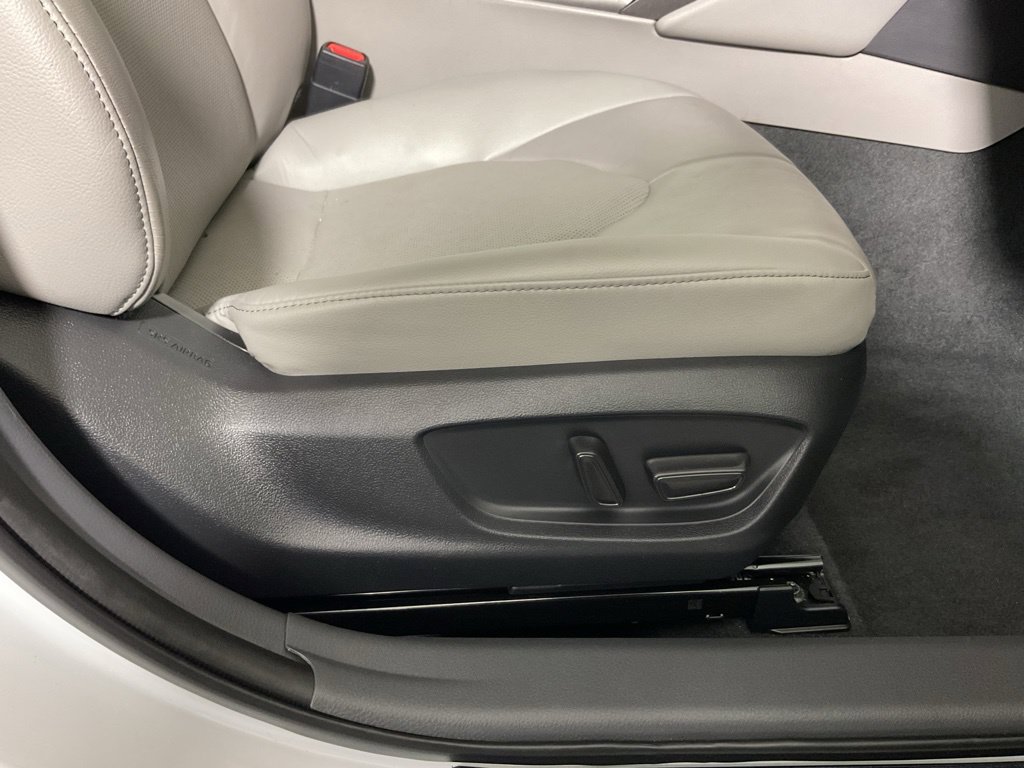 Used 2022 Toyota Camry XLE w/ Cold Weather Package FWD image 35
