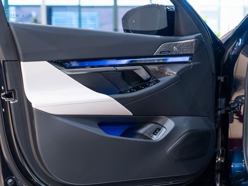 Used 2025 BMW M5 Touring image 20