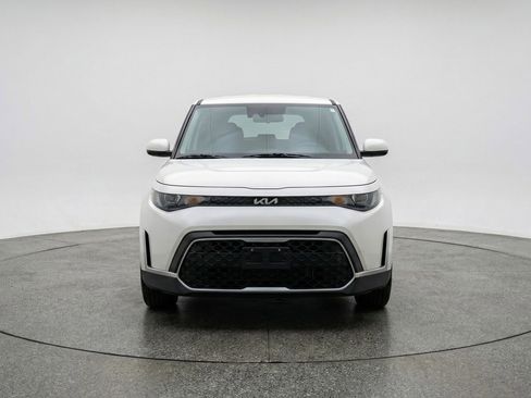 Used 2025 Kia Soul LX w/ LX Technology Package image 2