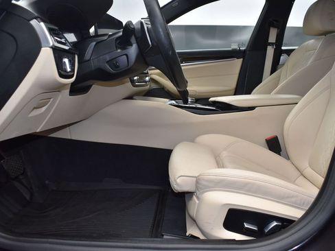 Used 2022 BMW 540i w/ Premium Package image 12