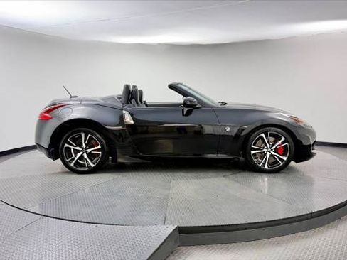 Used 2019 Nissan 370Z Touring Sport RWD image 9