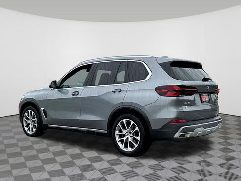 Used 2025 BMW X5 xDrive40i w/ Parking Assistance Package AWD/4WD image 4