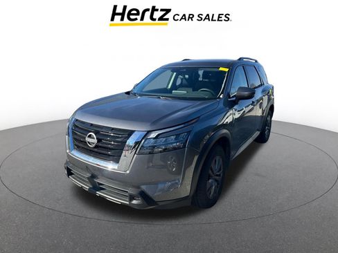 Used 2025 Nissan Pathfinder SV image 2