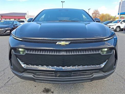 Used 2025 Chevrolet Equinox EV LT image 3