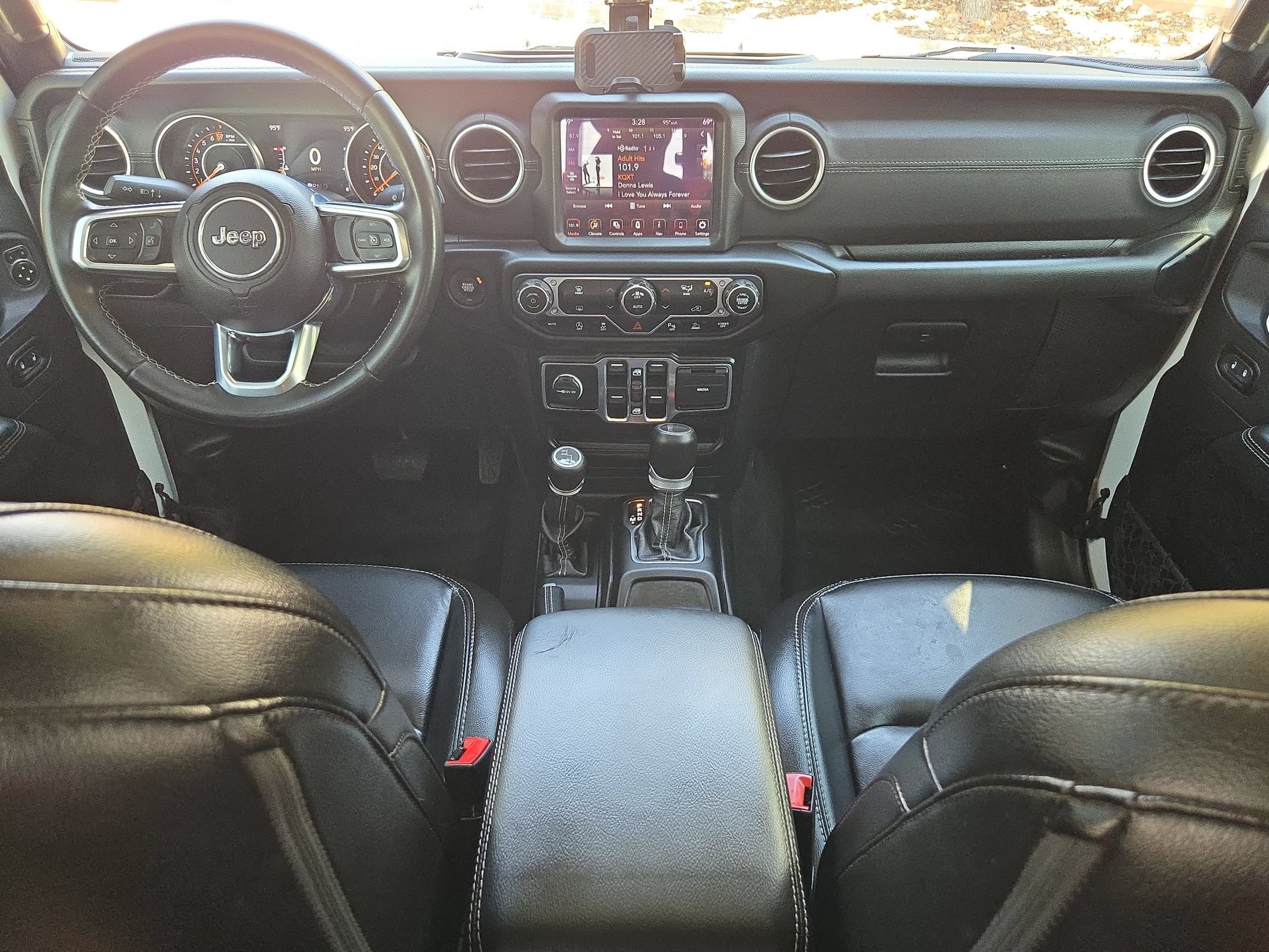 Used 2020 Jeep Gladiator Overland AWD/4WD image 16