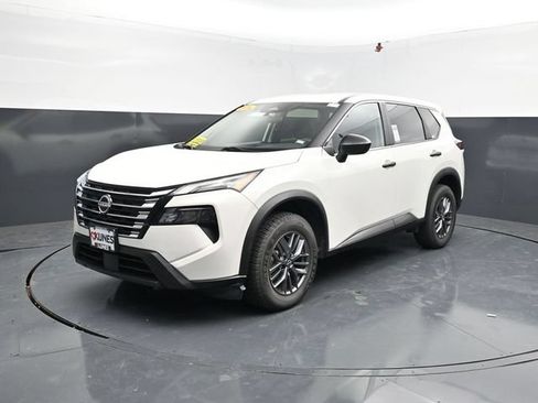 Used 2024 Nissan Rogue S AWD/4WD image 3