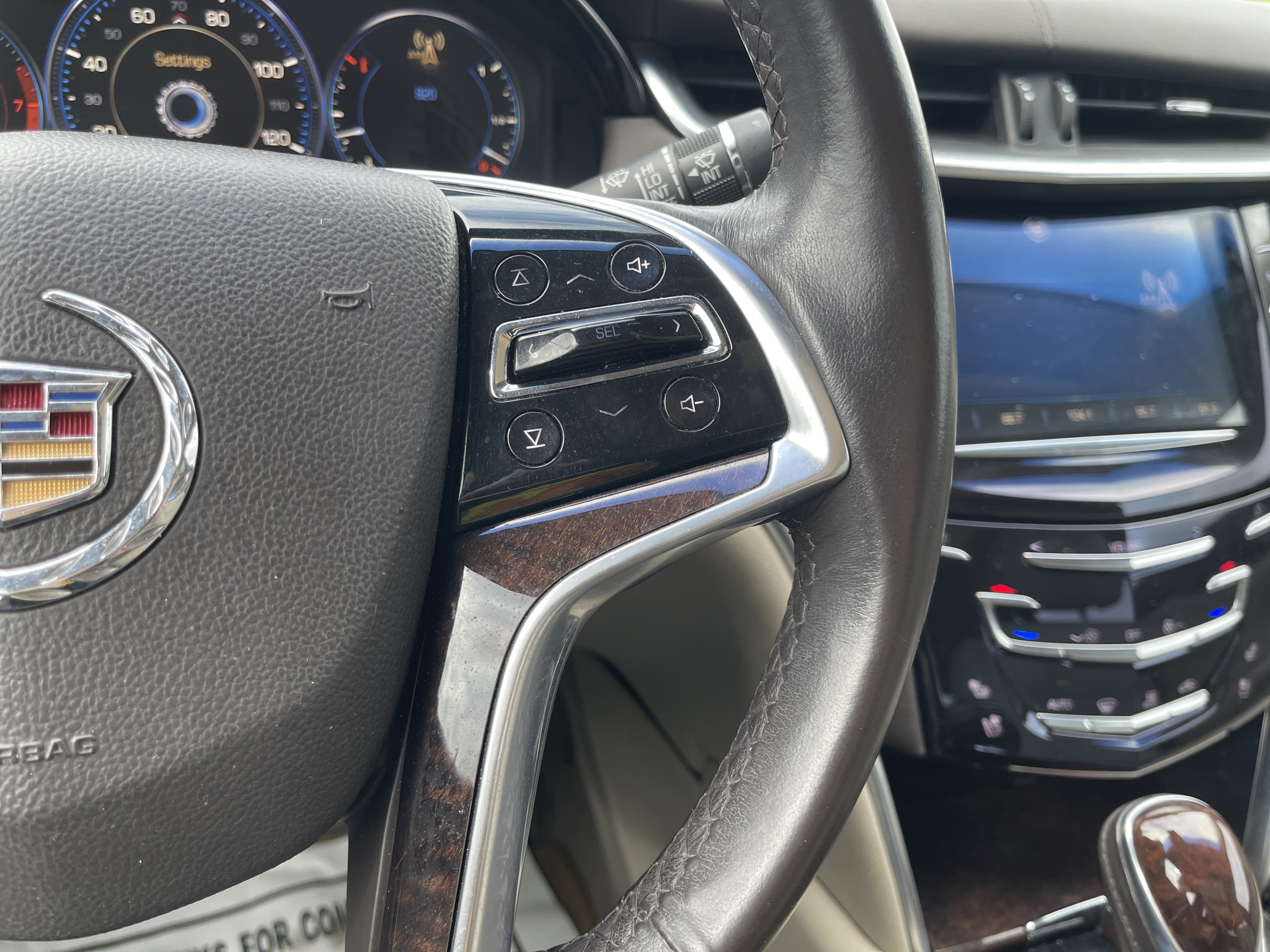 Used 2013 Cadillac XTS Premium FWD image 27