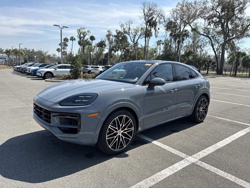 Used 2024 Porsche Cayenne S image 7