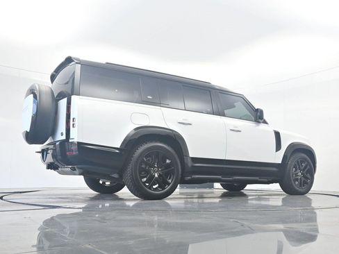 Used 2023 Land Rover Defender 130 X-Dynamic SE AWD/4WD image 29