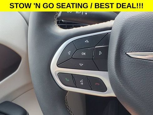 Used 2023 Chrysler Voyager LX FWD image 13