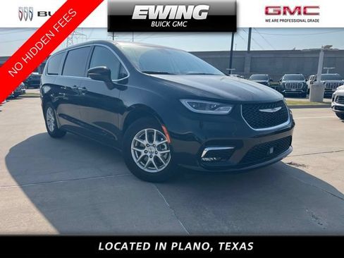 Used 2023 Chrysler Pacifica Touring-L FWD image 1