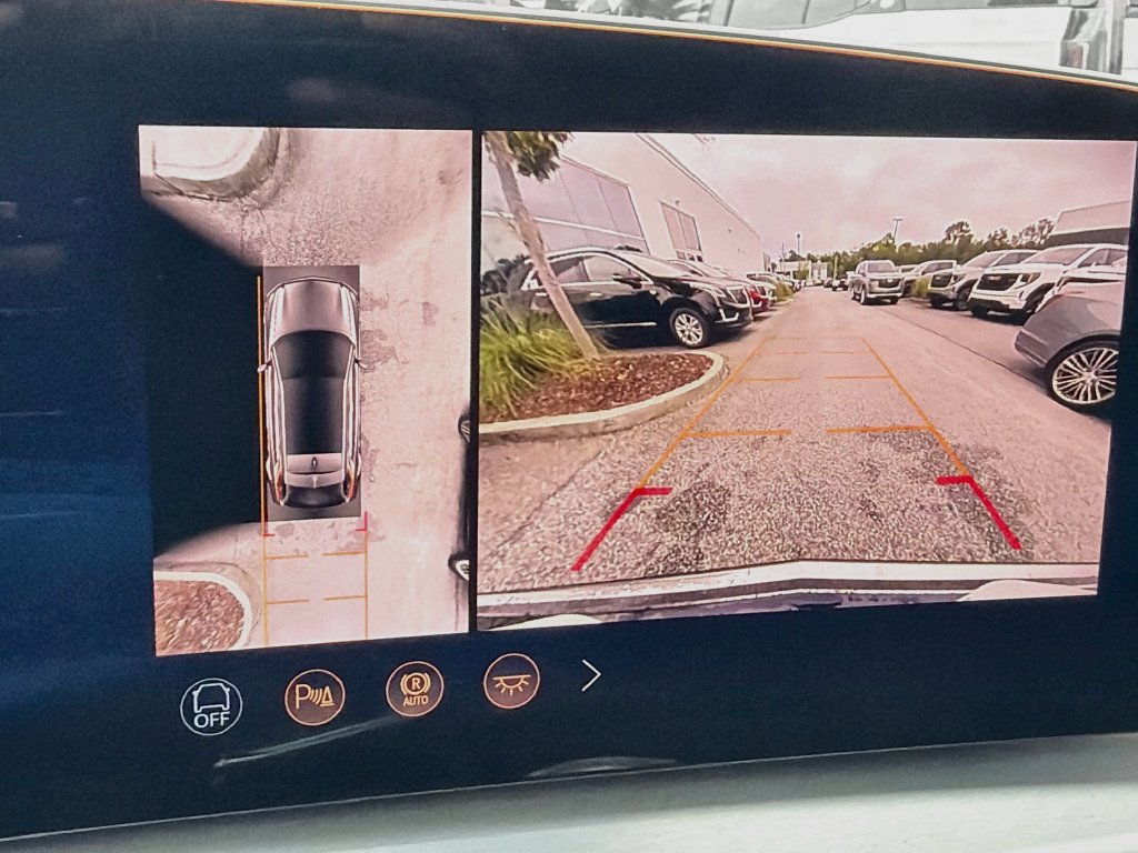 Used 2026 Cadillac Lyriq Signature Luxury w/ LPO, Premium Carpet Package AWD/4WD image 14