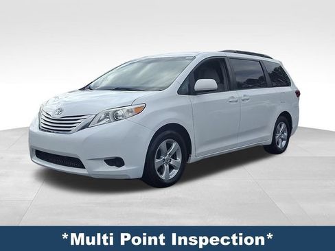Used 2015 Toyota Sienna LE image 4