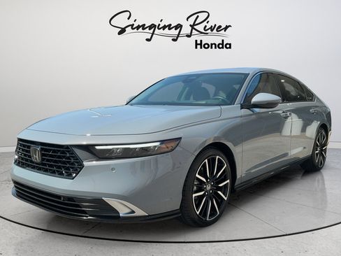 Used 2024 Honda Accord Touring image 3