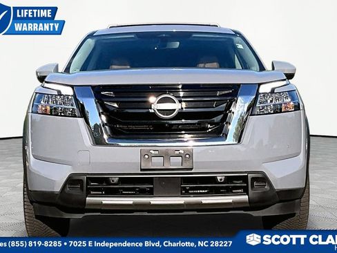 Used 2024 Nissan Pathfinder Platinum AWD/4WD image 2