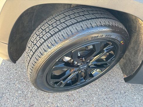 Used 2020 GMC Terrain SLE w/ Elevation Edition image 9