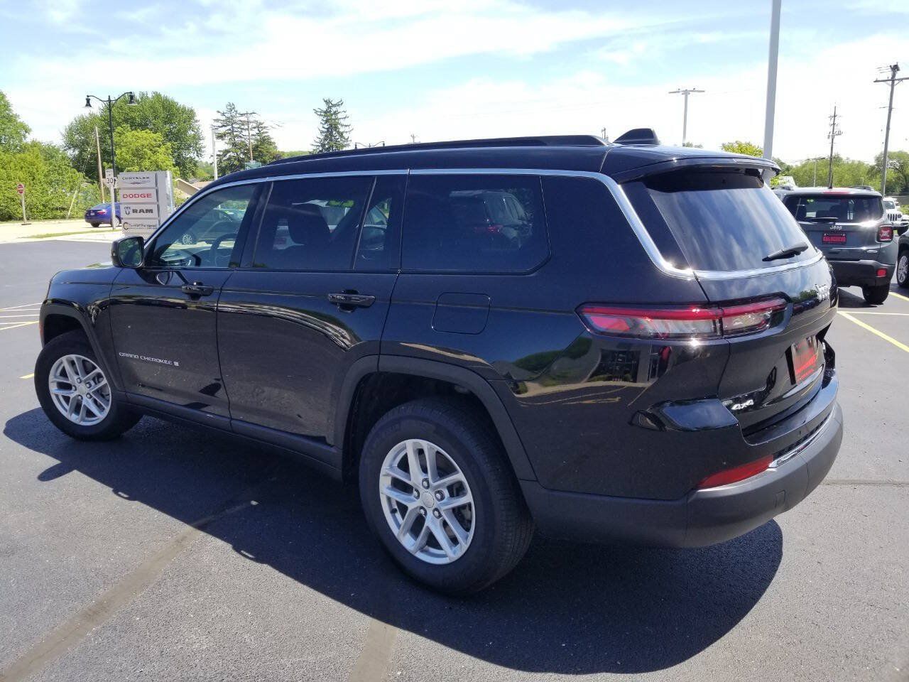 Certified 2025 Jeep Grand Cherokee L Laredo w/ Trailer Tow Package AWD/4WD image 6