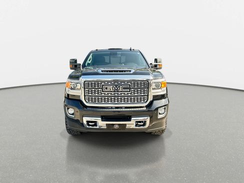 Used 2019 GMC Sierra 2500 Denali w/ Duramax Plus Package AWD/4WD image 4