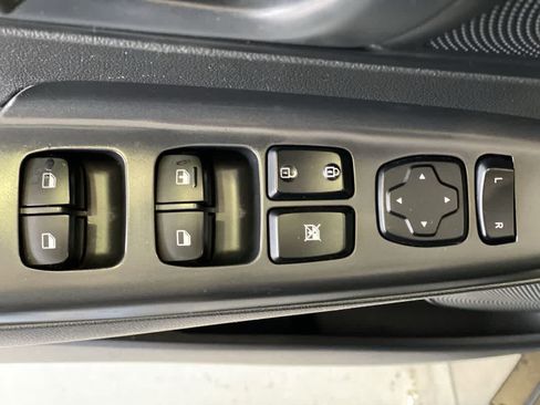 Used 2019 Hyundai Kona SE AWD/4WD image 16