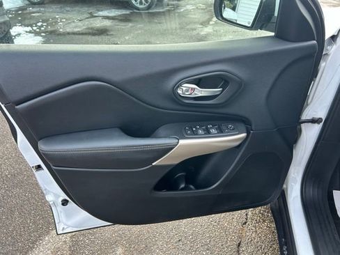 Used 2018 Jeep Cherokee Limited AWD/4WD image 15