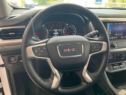 Used 2023 GMC Acadia SLT image 28