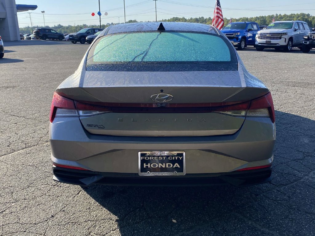 Used 2023 Hyundai Elantra SEL w/ Cargo Package FWD image 4