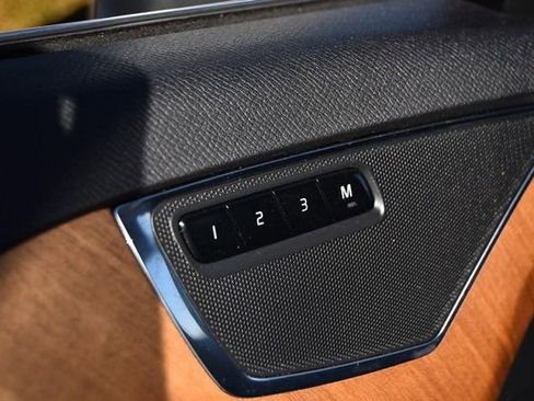 Used 2021 Volvo XC90 T6 Momentum image 9