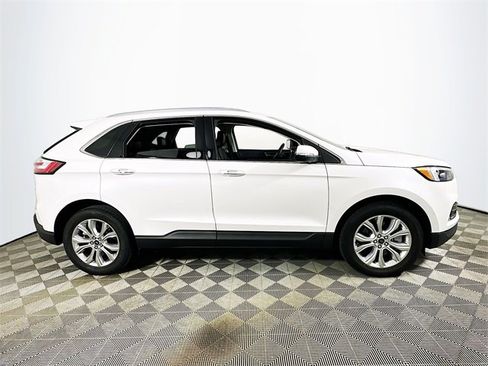 Used 2024 Ford Edge Titanium image 2