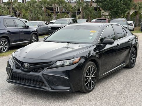 Used 2022 Toyota Camry SE FWD image 9