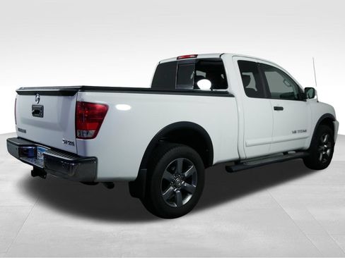 Used 2015 Nissan Titan SV w/ SV Value Truck Package AWD/4WD image 9