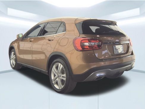 Used 2018 Mercedes-Benz GLA 250 4MATIC w/ Premium Package image 4