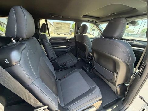New 2026 Jeep Grand Cherokee L 4WD image 11