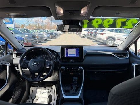 Used 2023 Toyota RAV4 LE AWD/4WD image 4