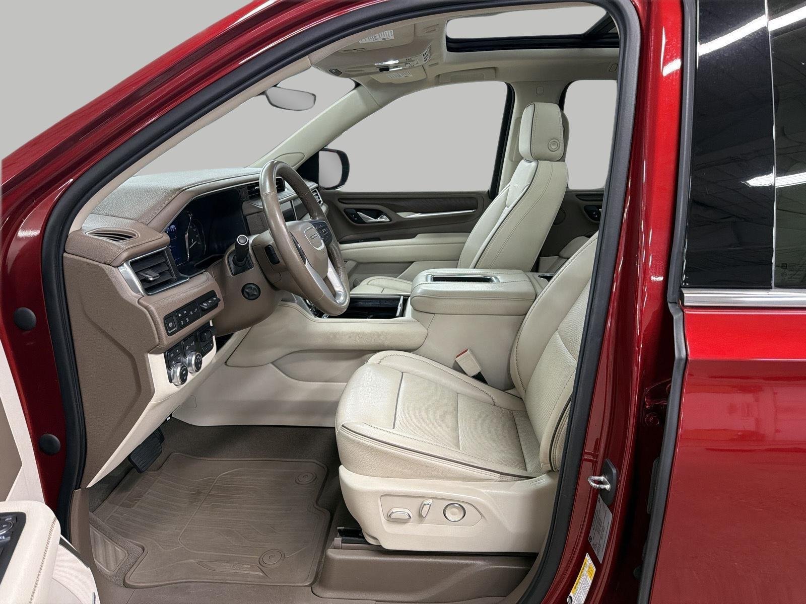 Used 2021 GMC Yukon XL Denali w/ Denali Premium Package AWD/4WD image 60