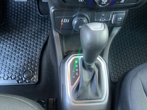 Used 2022 Jeep Renegade Latitude image 11