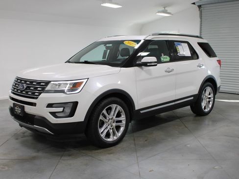 Used 2017 Ford Explorer Limited image 4