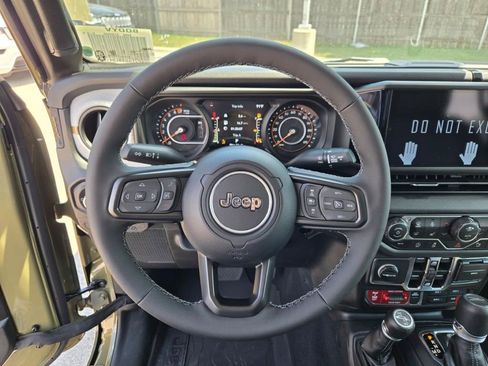 New 2025 Jeep Gladiator Willys image 28