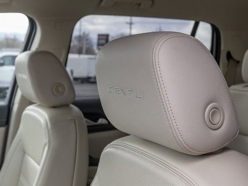 Certified 2023 GMC Acadia Denali w/ Denali Technology Package image 11