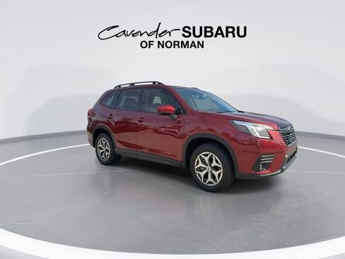Used 2023 Subaru Forester Premium image 4