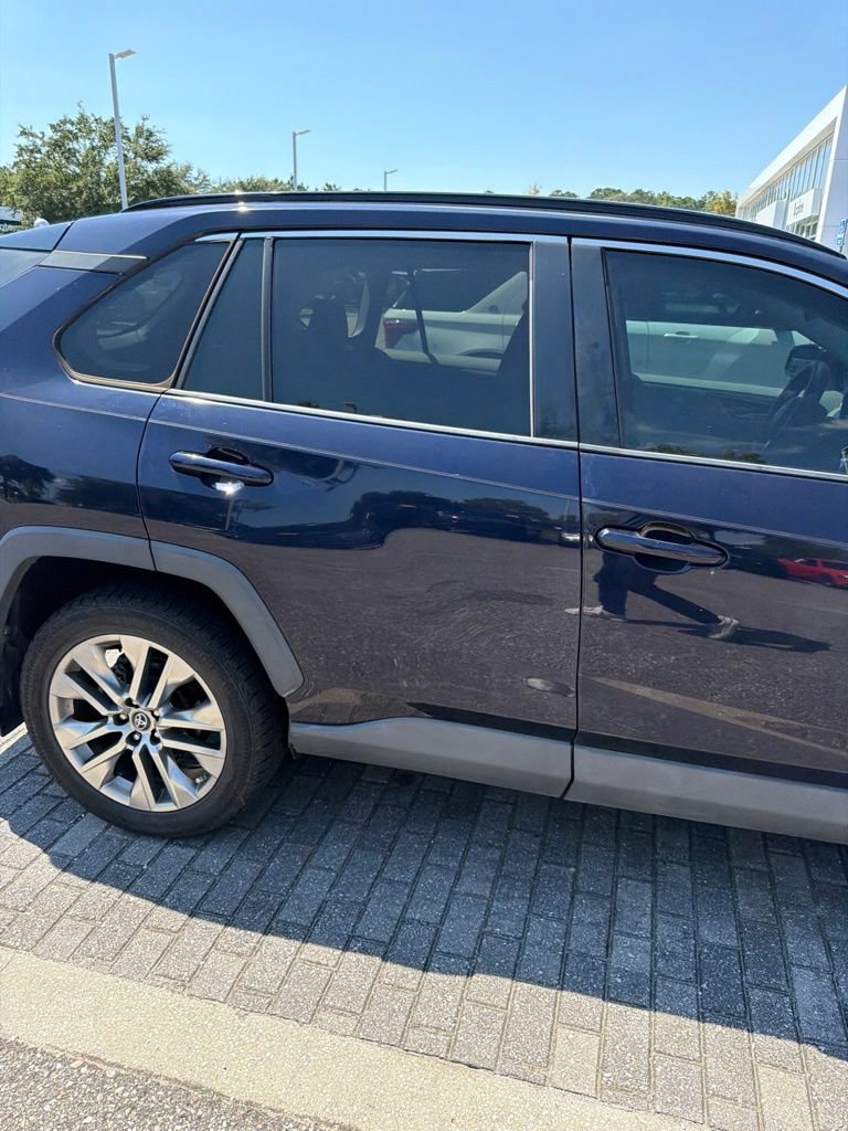 Used 2019 Toyota RAV4 XLE Premium FWD image 5