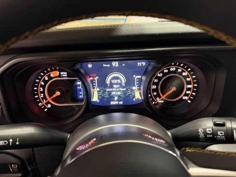Used 2024 Jeep Wrangler Unlimited Sahara w/ Technology Group AWD/4WD image 34