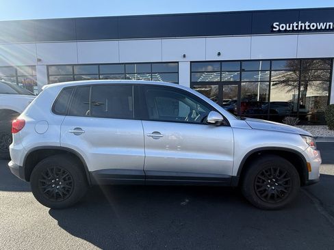 Used 2013 Volkswagen Tiguan S image 8